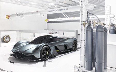 Aston Martin Red Bull 001, presentado oficialmente aunque revela poco