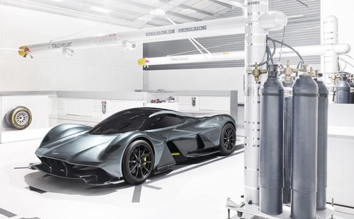 Aston Martin Red Bull 001, presentado oficialmente aunque revela poco