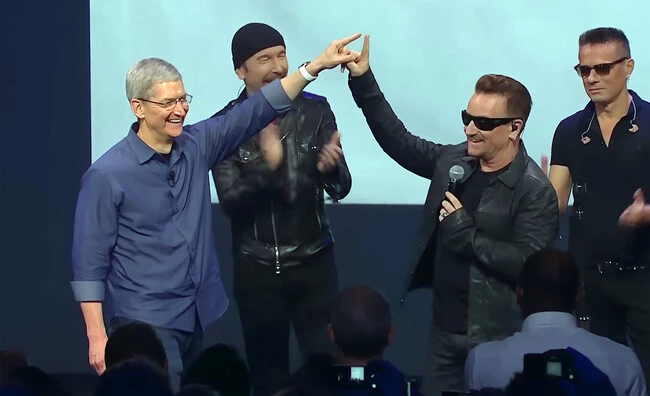 Tim Cook Bono 02