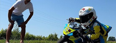 Cinco añitos. El hijo de este famoso piloto de motos acaba de batir un récord mundial de velocidad a 312 km/h, y es un crack tocando rodilla