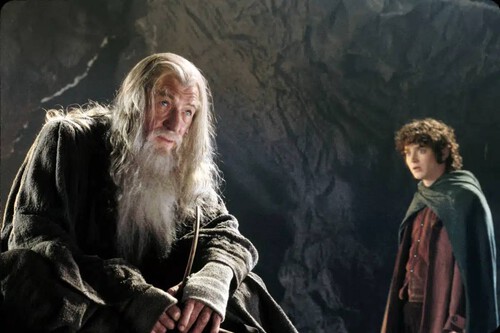 Ian McKellen anuncia que Gandalf y Frodo volverán a la Tierra Media en la nueva película de 'El señor de los anillos' 