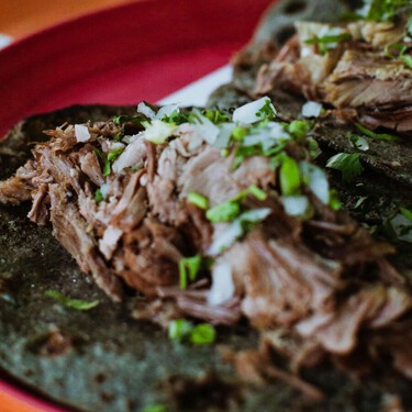 Lánzate a la Feria de la Barbacoa 2026 en Xochimilco, un destino famoso por su canales, trajineras y chinampas, ideal para una escapada de fin de semana