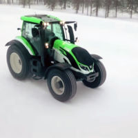 Juha Kankkunen marca un récord de velocidad, ¡en tractor y sobre hielo! 