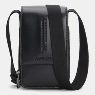 Bolso para móvil en negro con aplique de la marca