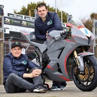 Rivales y ahora compañeros: John McGuinness y Michael Dunlop correrán juntos en el IOMTT 2018