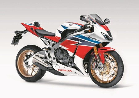 La Honda CBR1000RR Fireblade 2017 cada vez está más cerca, y aquí tienes los primeros datos
