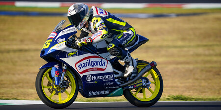 Romano Fenati tira de veteranía para ganar en Moto3 y Albert Arenas cede terreno en la general