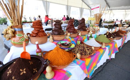 Lánzate a la Feria del Mole 2026 a pueblito al sur de CDMX, que es famoso por su mole con chocolate tradicional con artesanías, danza y cultura