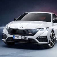 Škoda Octavia RS iV tiene alma de CUPRA, genética checa y cuerpo de sedán