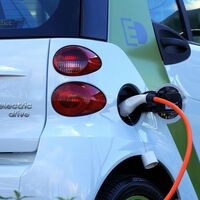 O mercado automotivo francês vai tão mal que eles estão apostando de vez no leasing social 