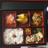 Así son los menús que sirven en los hospitales de Japón a las recientes mamás. ¿Y si tomáramos nota?