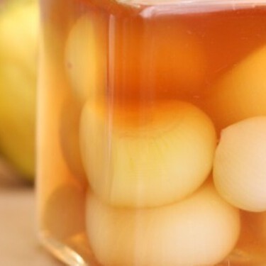 Cebollitas en vinagre. Receta casera