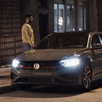 ¿La caja manual es ahora un dispositivo antirrobo? Volkswagen y su comercial de Jetta GLI creen que sí