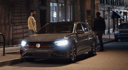 ¿La caja manual es ahora un dispositivo antirrobo? Volkswagen y su comercial de Jetta GLI creen que sí