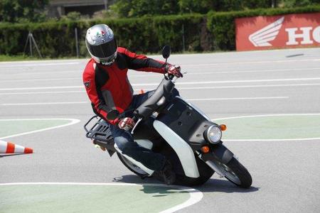 Prueba Honda EV-Neo slalom Miki 7