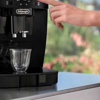 Las rebajas de El Corte Inglés tienen la cafetera con molinillo integrado que te hará disfrutar de un buen café