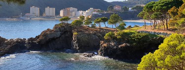 He encontrado uno de los pueblos más tranquilos de la Costa Brava para ir en camper: tiene preciosas calas escondidas y se recorre entero a pie