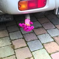 Un puñado de matasuegras en el tubo de escape es el vídeo más chorras que vas a ver hoy