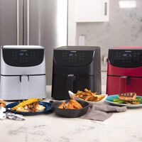 Chollo en Amazon en la freidora de aire caliente Cosori de 5,5 litros de capacidad: 20 euros de descuento para bajarla a su precio mínimo 