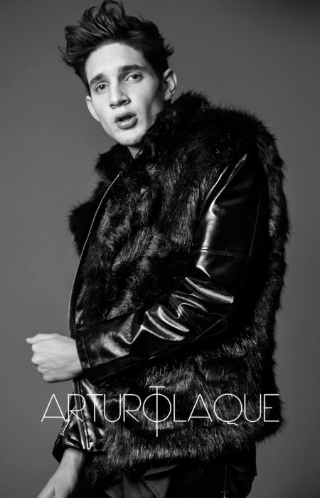Entre negro y juego de géneros, Arturo Tlaque presenta su lookbook de invierno