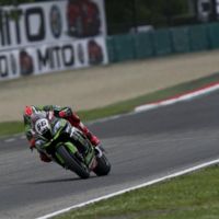 Tom Sykes ejerce de gran dominador y se lleva la pole de forma aplastante