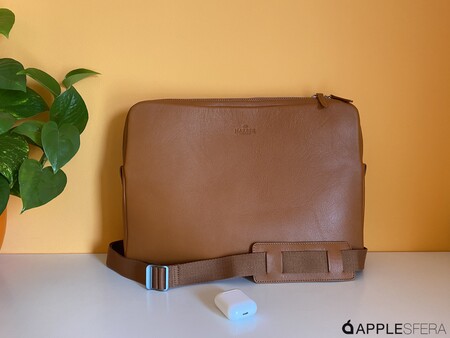 Messenger Bag for MacBook, de Harber London, para llevar nuestro Mac y todos sus accesorios con el estilo que se merecen