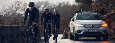 Descarbonizar el transporte más allá del coche eléctrico: ir en bici es 10 veces menos contaminante, según este estudio 