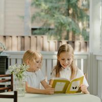 Si quieres que tus hijos lean más, el verano es el mejor momento. Así puedes conseguirlo 