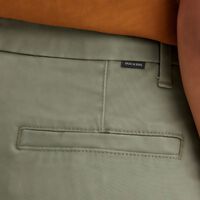 Dockers rebaja por menos de 32 euros los pantalones chinos que mejor sientan y se pueden agotar en nada