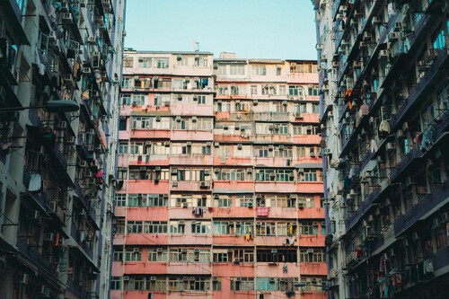 Crise imobiliária chinesa deixa 14 milhões de casas vazias | Imagens: Pexels, Kallerna, CEphoto, Uwe Aranas