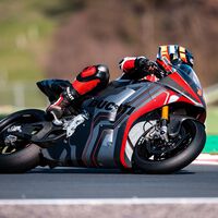 ¡Está viva! La Ducati V21L, el nuevo prototipo eléctrico para MotoE, ya chilla en el circuito de Vallelunga 
