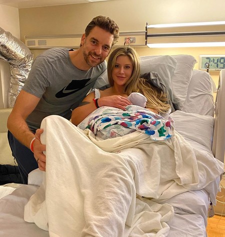 Triplazo de Pau Gasol: nace su hija con Catherine McDonnell, se convierte en un padre a la altura y le dedica este precioso gesto a Kobe Bryant