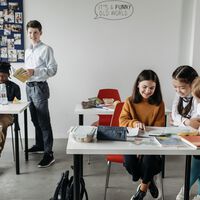 Los alumnos de la ESO ya no tendrán notas numéricas y podrán pasar de curso sin límite de suspensos: pros y contras