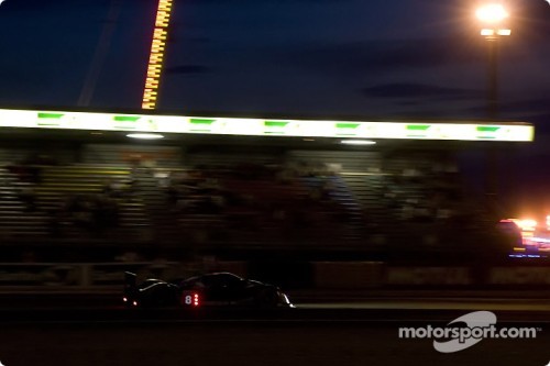 24h_lm_peugeot908_8_sarrazin_montagny_bourdais_noche.jpg