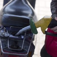 La subida del impuesto al diésel, congelada: el Gobierno aparca su plan ante la brutal subida de precios de los carburantes 