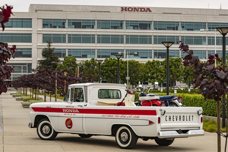 Honda restaura una pickup Chevrolet