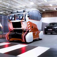 No es un teaser de 'Cars', es un prototipo de coche con ojos de Land Rover para "dar confianza a los peatones"
