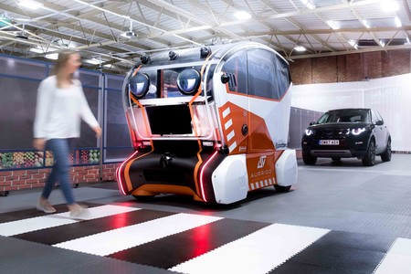 No es un teaser de 'Cars', es un prototipo de coche con ojos de Land Rover para "dar confianza a los peatones"