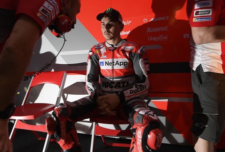 Jorge Lorenzo sigue buscando soluciones: ahora podría prescindir de Álex Debón como asesor