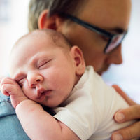 El Gobierno vasco propone dar tres meses de permiso de paternidad en el sector privado