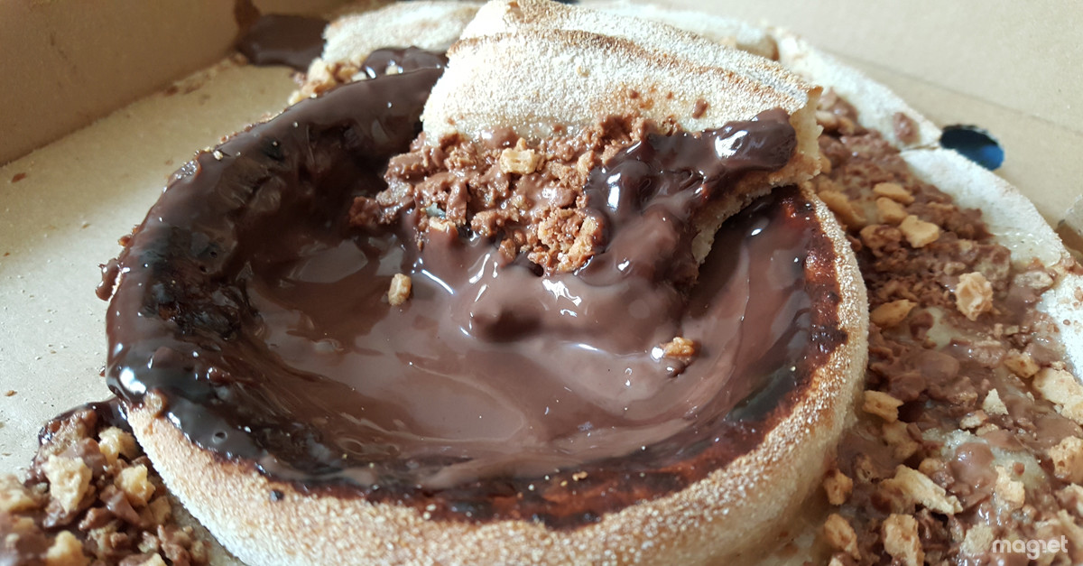 Hemos probado la nueva pizza con KitKat de Telepizza. Y es tan