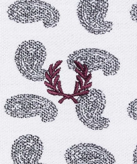 Qué mejor que juntar a Drake's of London y Fred Perry para darle un sabor británico al paisley