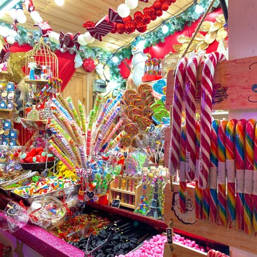 Los vendedores de chuches se han dado cuenta de que hay algo mejor que vender golosinas a niños: seducir a adultos nostálgicos