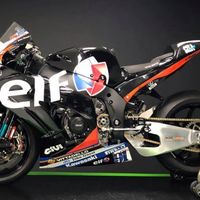 Leon Haslam vuelve al WSBK con una Kawasaki estilo retro muy especial en homenaje a su padre