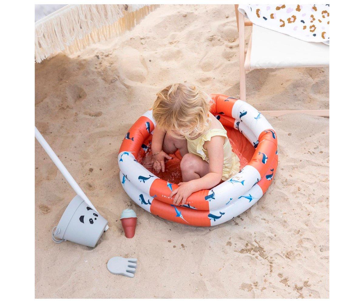 Piscina de bebé blanca y roja