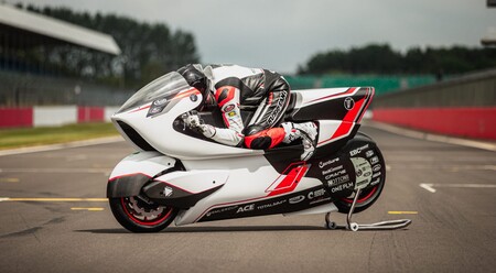 Esta moto eléctrica quiere ser la más rápida del mundo: más de 400 km/h con sólo 134 CV y un enorme agujero