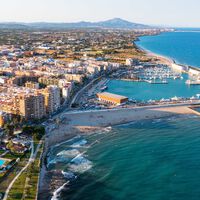 La alternativa sin masificar a Peñíscola: un pueblo pesquero con playas eternas, yacimientos milenarios y restaurantes ricos 