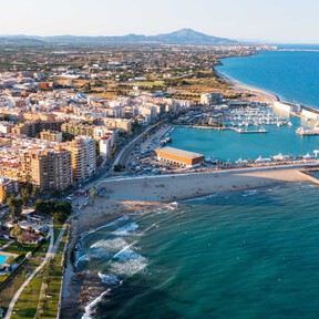La alternativa sin masificar a Peñíscola: un pueblo pesquero con playas eternas, yacimientos milenarios y restaurantes ricos 