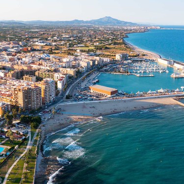 La alternativa sin masificar a Peñíscola: un pueblo pesquero con playas eternas, yacimientos milenarios y restaurantes ricos 