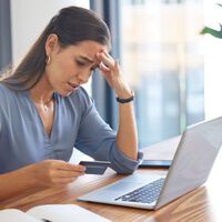 Los jóvenes en México viven con ansiedad financiera: casi 7 de cada 10 no les alcanza para llegar a fin de mes  